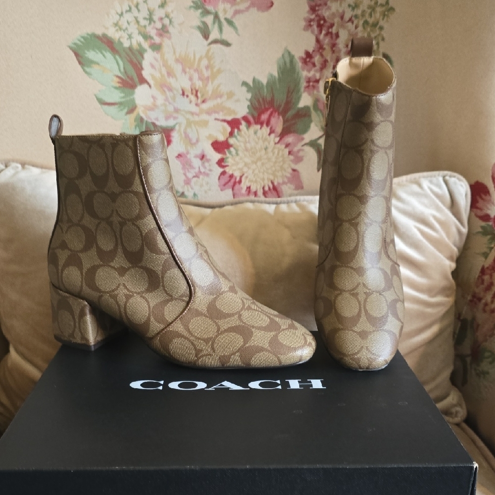 Coach Women's Tan Signature Heeled Boots